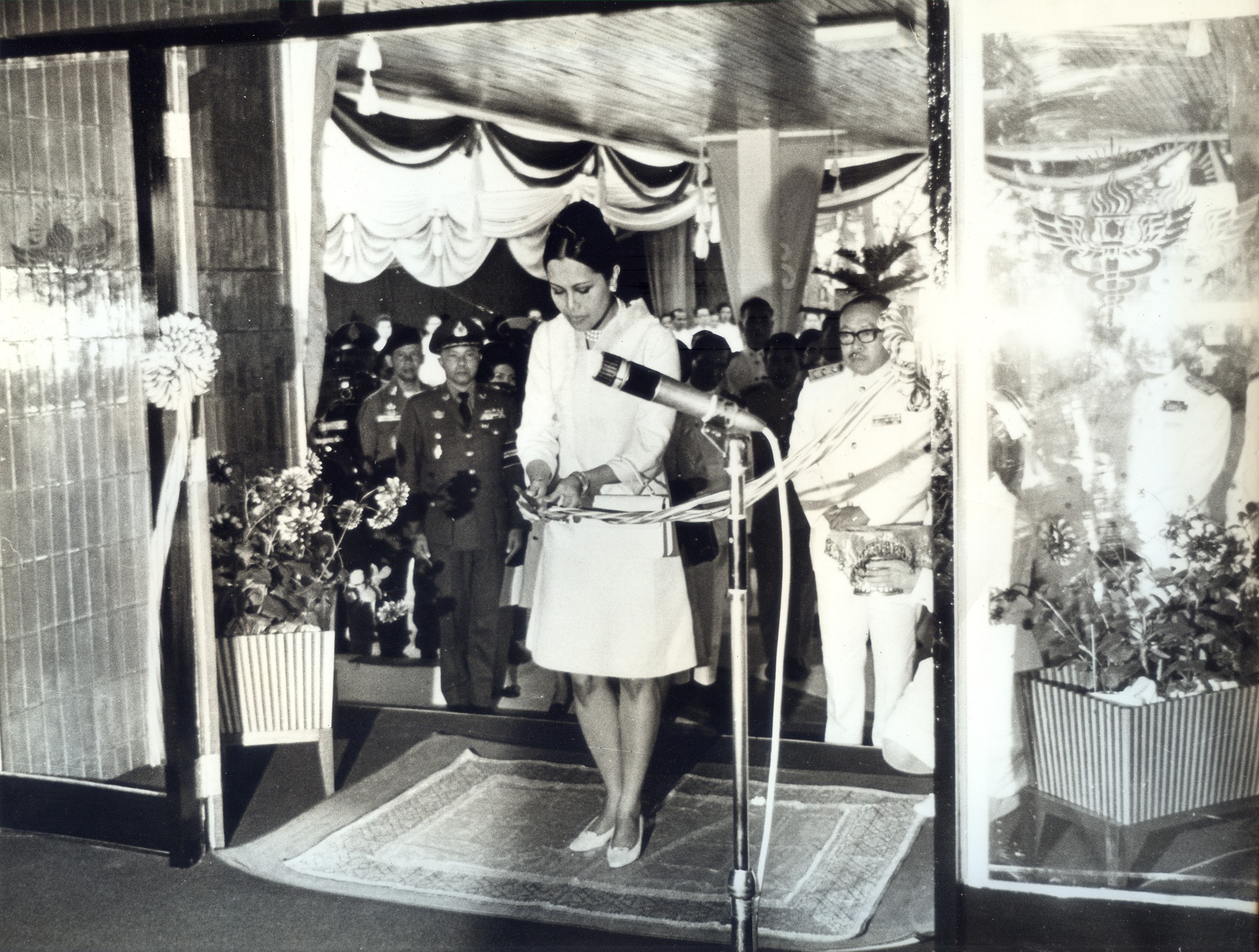 วันจันทร์ที่ ๒๐ ธันวาคม ๒๕๑๔  รงพยาบาลจิตเวช โรงพยาบาลประสาทวิทยา และโรงพยาบาลปัญญาอ่อน และครั้งนี้ก็เป็นพระมหากรุณาธิคุณล้นเกล้าล้นกระหม่อมหาที่สุดมิได้ที่ได้พระราชทานพระมหากรุณาธิคุณแก่โรงพยาบาลจิตเวชขอนแก่น เสด็จพระราชดำเนินมาทรงเปิดเพื่อเป็นศิริมงคล จะได้ดำเนินการบริการสุขภาพจิตแก่ประชาชนสืบไป