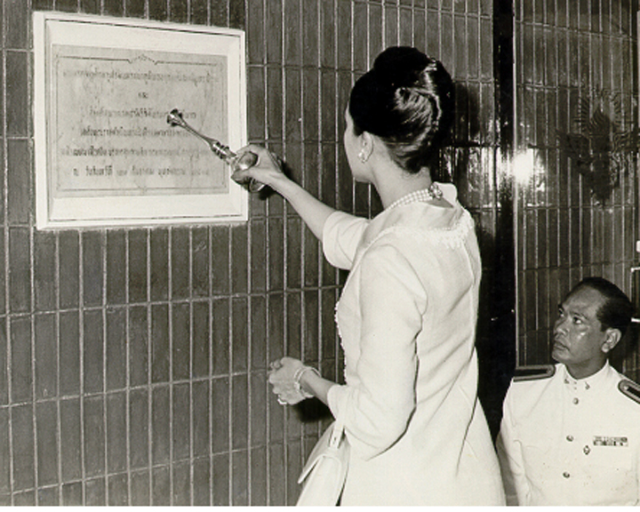 วันจันทร์ที่ ๒๐ ธันวาคม ๒๕๑๔  รงพยาบาลจิตเวช โรงพยาบาลประสาทวิทยา และโรงพยาบาลปัญญาอ่อน และครั้งนี้ก็เป็นพระมหากรุณาธิคุณล้นเกล้าล้นกระหม่อมหาที่สุดมิได้ที่ได้พระราชทานพระมหากรุณาธิคุณแก่โรงพยาบาลจิตเวชขอนแก่น เสด็จพระราชดำเนินมาทรงเปิดเพื่อเป็นศิริมงคล จะได้ดำเนินการบริการสุขภาพจิตแก่ประชาชนสืบไป